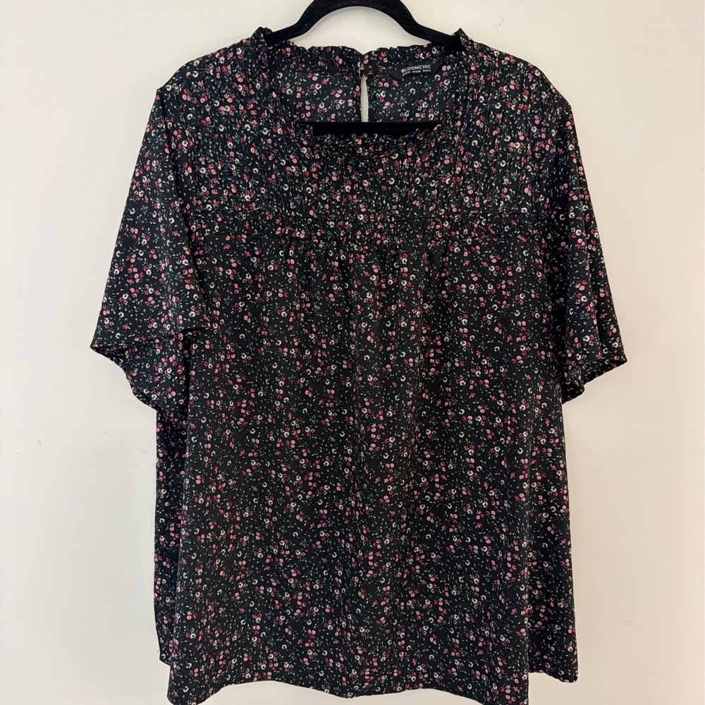 BloomChic Plus Size 22-24 Black Ditsy Floral Smocked Ruffle Neck Blouse Top‎
